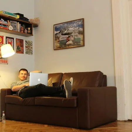 The Lazy Muggle אכסניה *